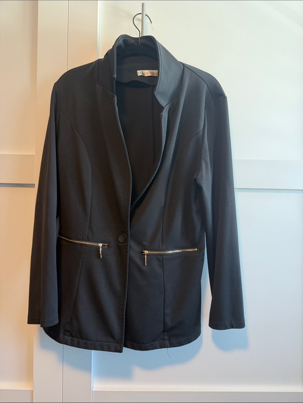 Tailored Black Zip-Pocket Blazer Jacket